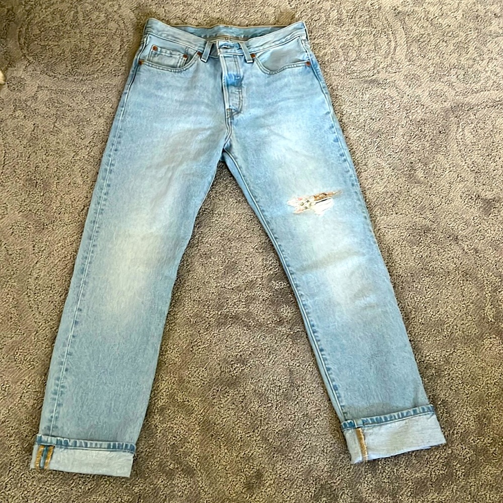 Levi’s light wash 501 jeans with detail on knee